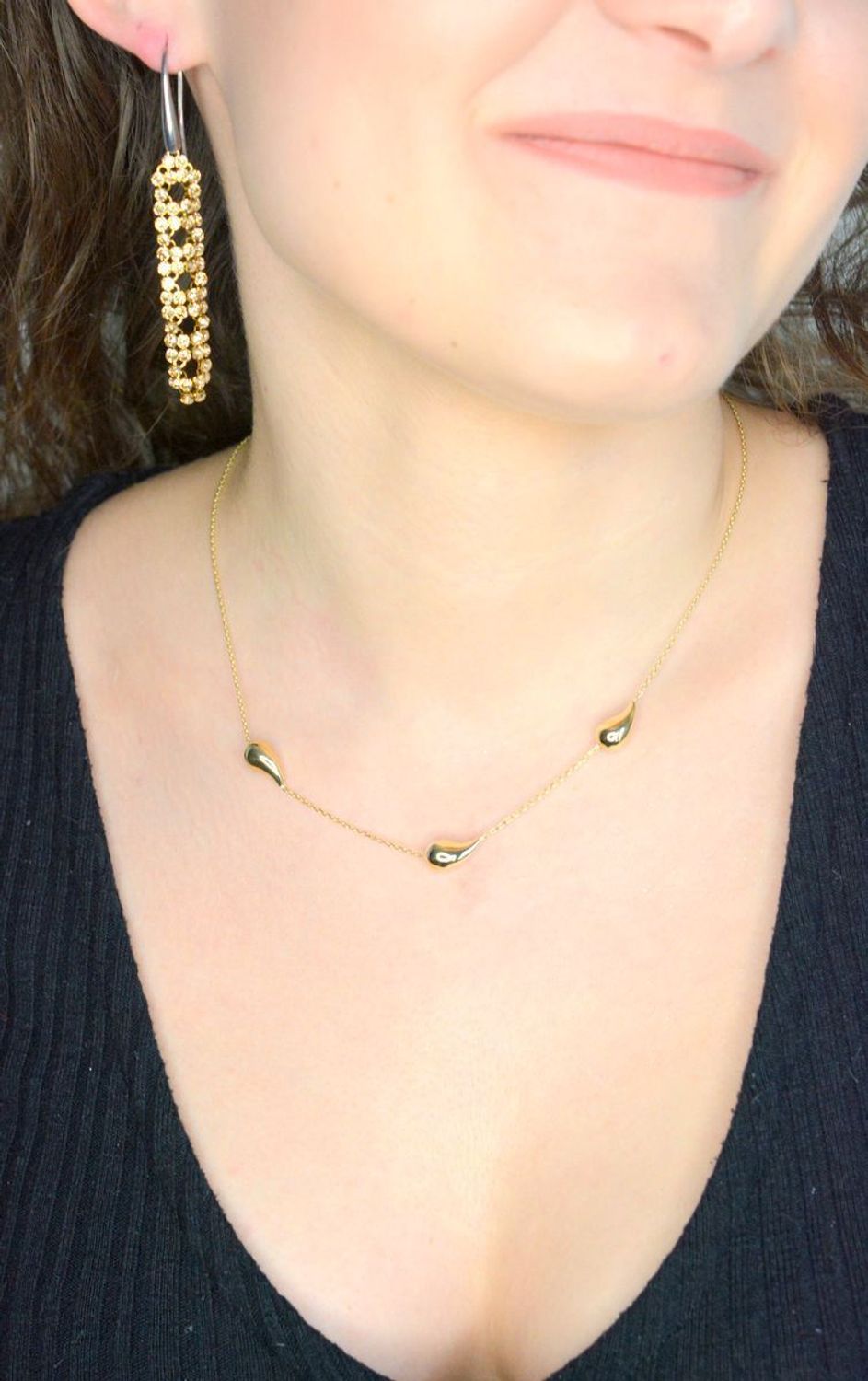 Naszyjnik złoty trzy łezki próba 375, NA 3648 375 Delikatny naszyjnik wykonany z najwyższej jakości złota próby 375. Złoty naszyjnik idealnie sprawdzi się w minimalistycznych zestawieniach na co dzień1.jpg